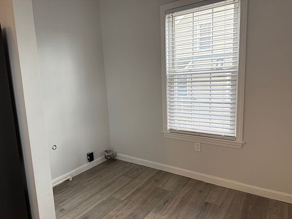 3rd image of 51 Quaker Ln #51