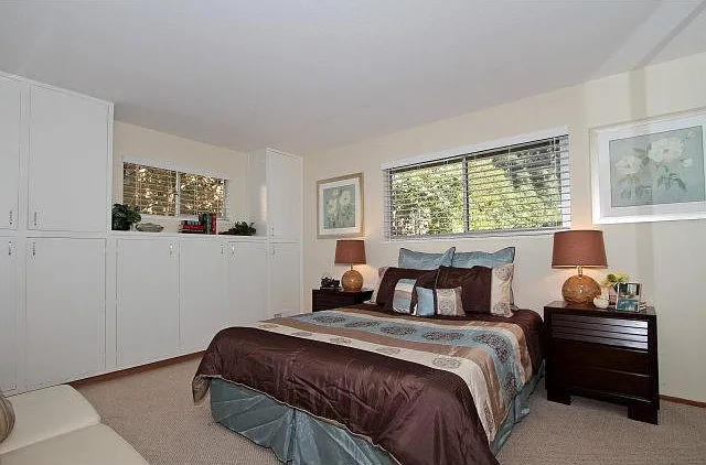 321 Poe St — Photo 10