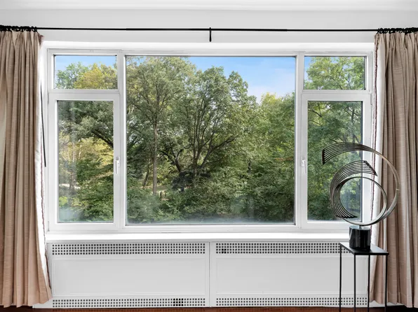 320 Central Park West image 3 of 15