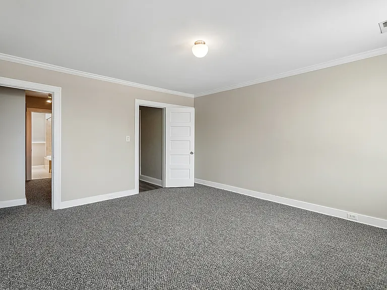 4041 Falls Rd — Photo 8