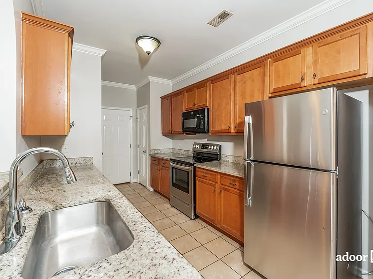 1044 Kerry Dr — Photo 4