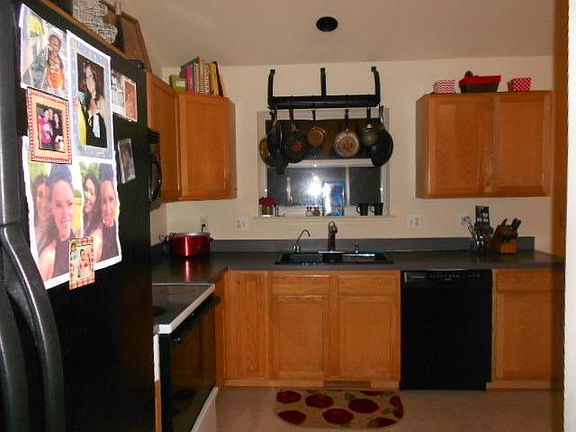 3rd image of 7932 Thornhill Dr