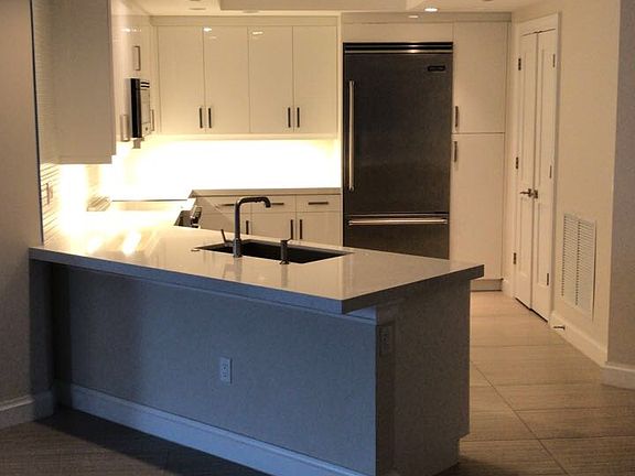 4th image of 1532 SE 12th St #201