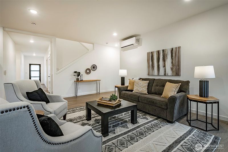 5th image of 2993 Cedar View Way