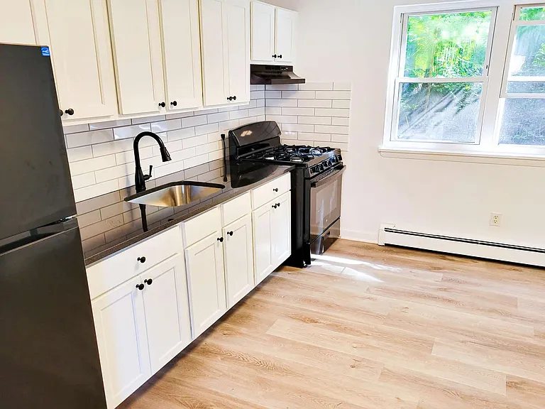 Tudor Gardens Apartments — Photo 17