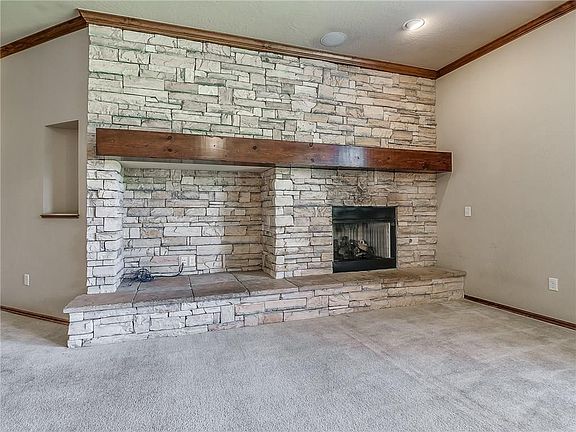 4th image of 2500 SW 141st St