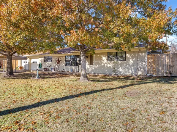 204 W Whitewright Rd, Savoy, TX 75479