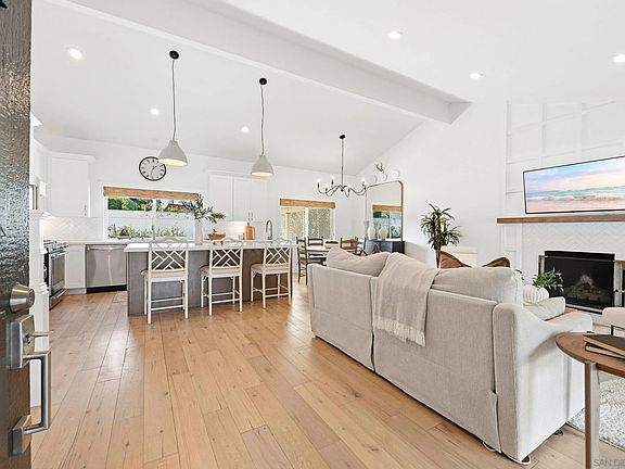 2nd image of 114 Cerro St