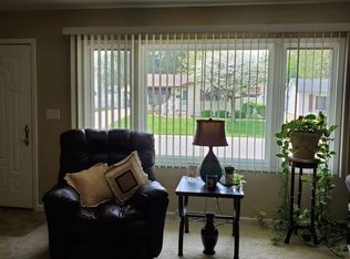 1920 Fairmont Dr, Springfield, IL 62702