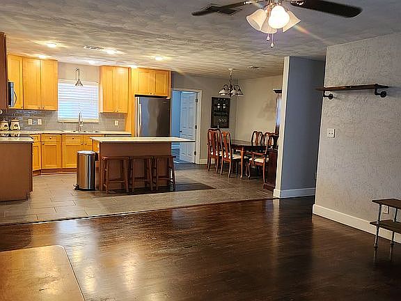 2nd image of 436 SW McFarlane Ave