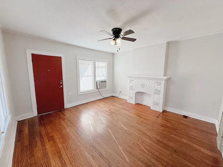 1201 Military Ct — Photo 4