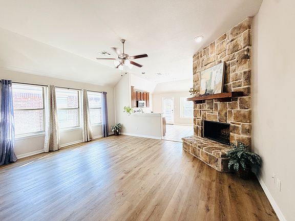 5th image of 214 Lavaca Dr