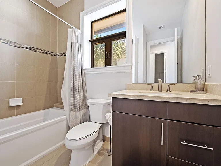 95 Isle Of Venice Dr — Photo 29