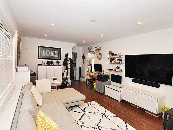 3rd image of 7426 220th St