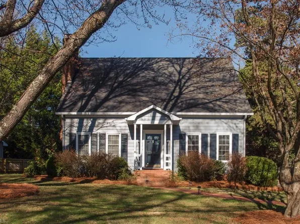 1835 Sussex Ln, Winston Salem, NC 27104