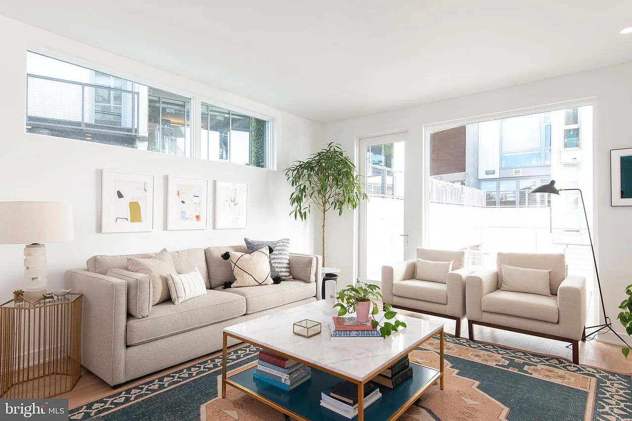 2 bed, 926 sqft, $3,700 — Photo 2