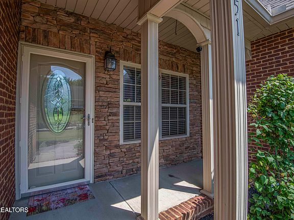 3rd image of 5551 Meadow Wells Dr