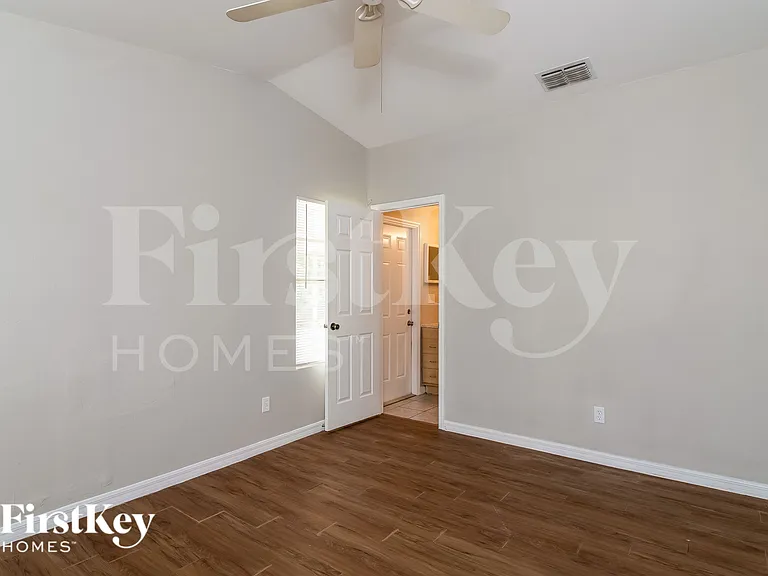 222 NW 28th Ct — Photo 9