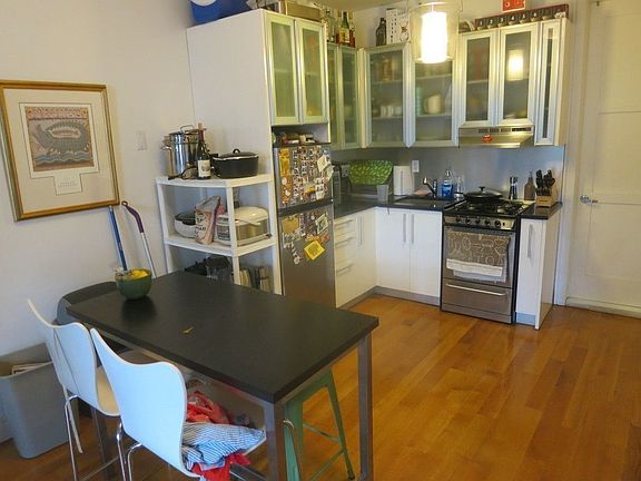 2nd image of 208 Evergreen Ave #2A