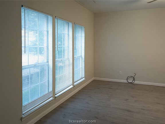 2nd image of 400 Nagle St APT 105