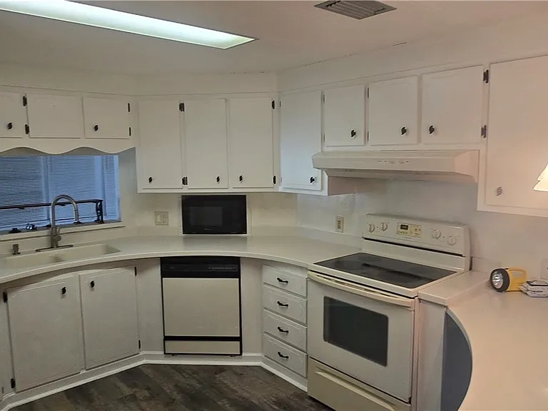 612 Pine Grove Ct — Photo 10
