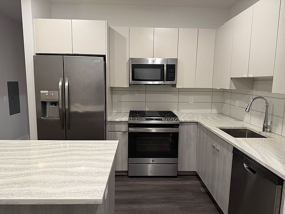 3rd image of 2301 Lemoine Ave Unit 604