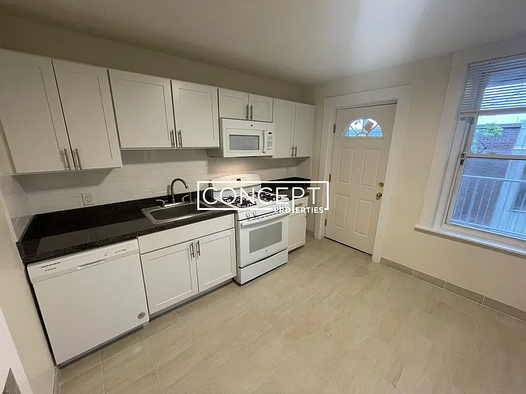 8 Barrows St #3 — Photo 2