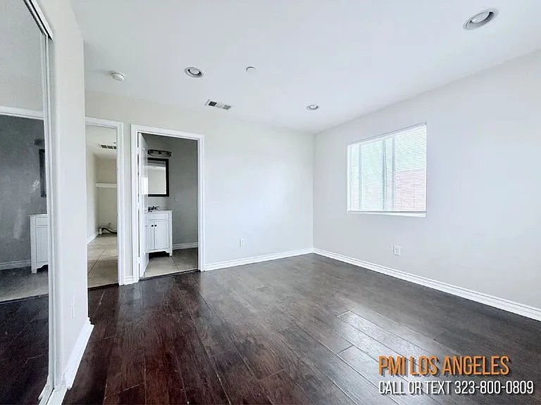 1549 E 50th St — Photo 14