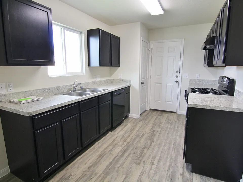 5807 Dawn Light Cir
