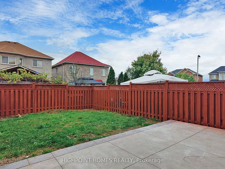 8 Martree Cres — Photo 11