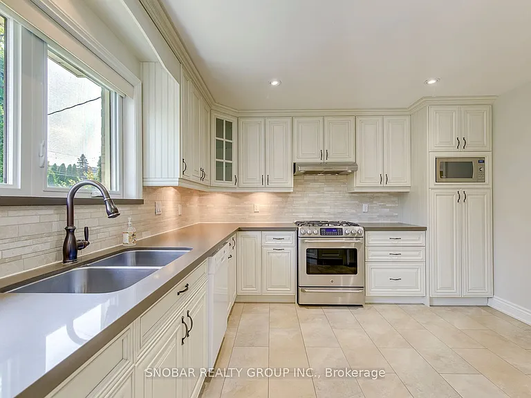 42 Norgrove Cres — Photo 7