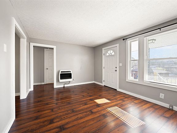 3rd image of 121 Doris Ave