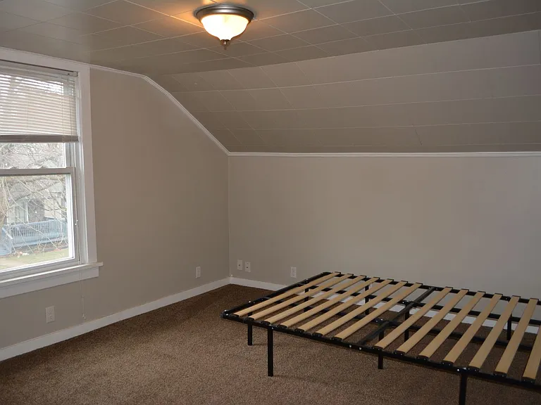 910 Court St — Photo 17