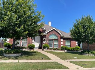 817 Graystone Dr, Garland, TX 75043