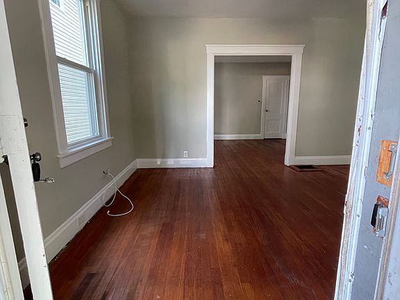 3rd image of 813 Terry St