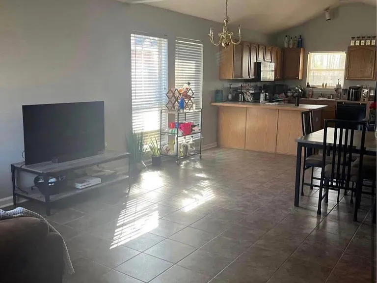 1360 Harwich Dr — Photo 7