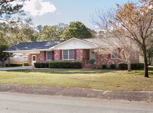 1617 Windsor Dr, Waycross, GA 31501