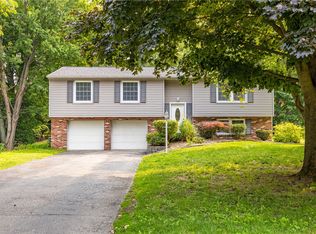 24 Carriage Ct, Pittsford, NY 14534
