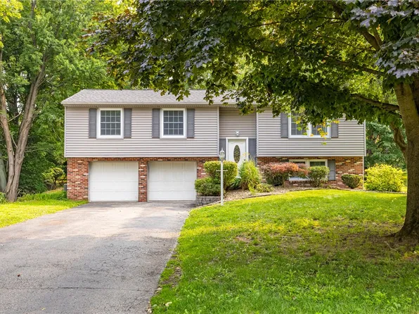 24 Carriage Ct, Pittsford, NY 14534