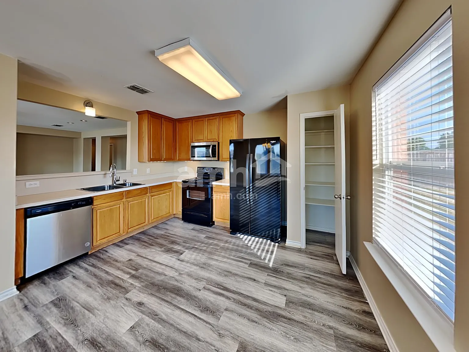 3 bed, 2.0 bath, 1654 sqft, $2,135 — Photo 3