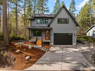 630 8th Ave, Fox Island, WA 98333