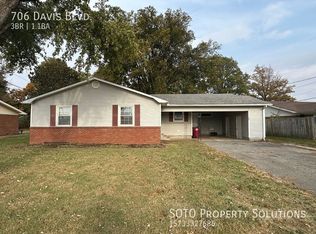 706 Davis Blvd, Sikeston, MO 63801