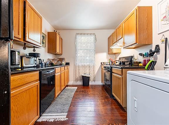 4th image of 324 Adams St #A