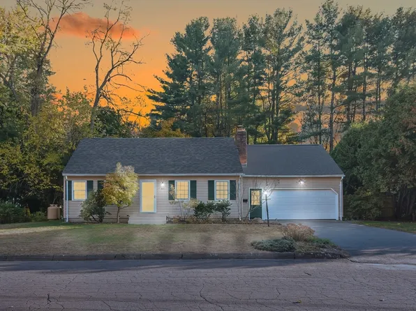 43 Pilgrim Dr, Northampton, MA 01060