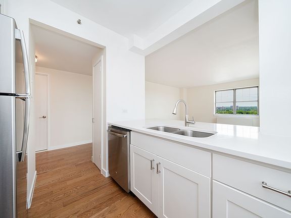 4th image of 75-25 153rd St Unit Penthouse 5