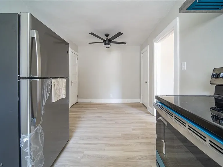 1509 Waverly St #C — Photo 9