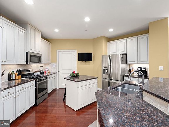 2nd image of 1833 Exton Dr