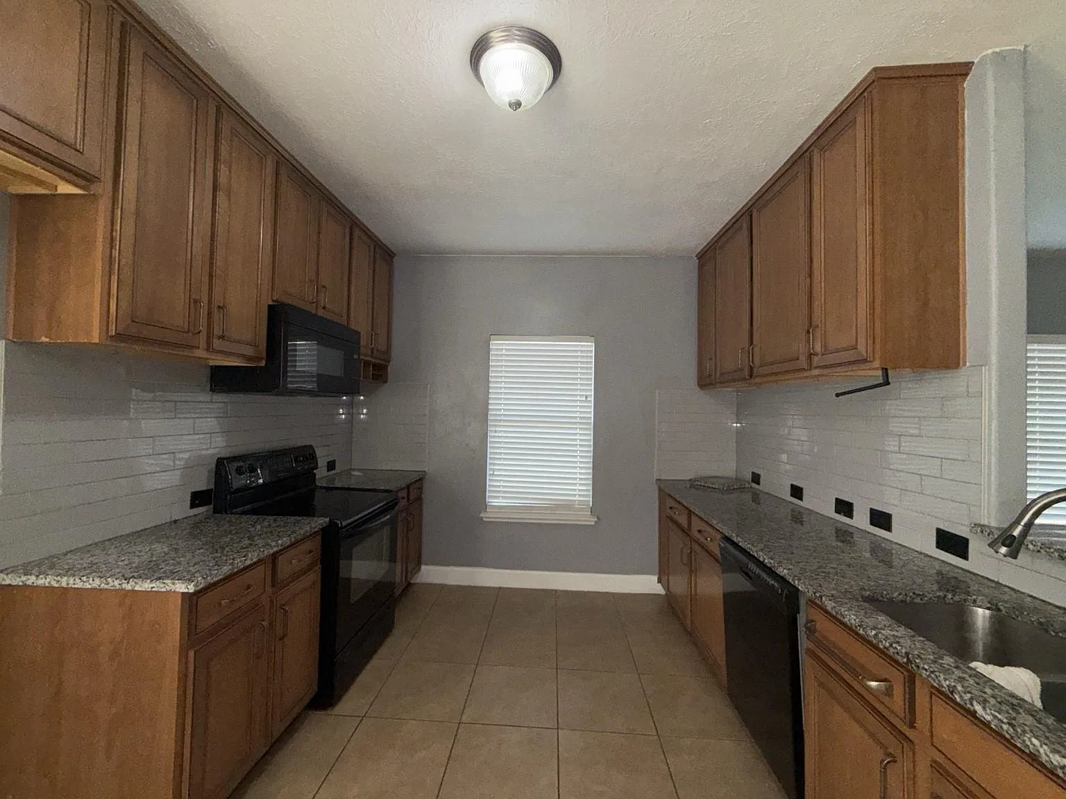 4 bed, 2.5 bath, 1854 sqft, $2,200 — Photo 3