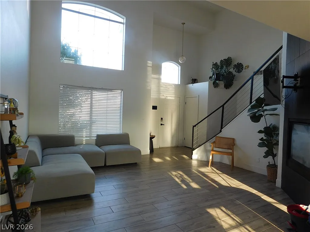 3 bed, 2.5 bath, 1698 sqft, $3,000 — Photo 2