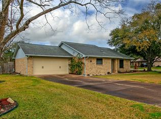 3831 Ravenwood Dr, Bryan, TX 77802